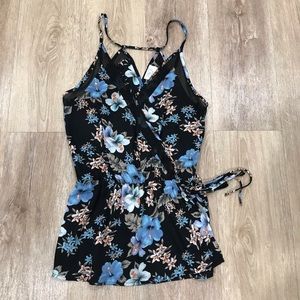 Sienna Sky M floral top only worn once